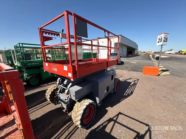 2015 Skyjack SJ6832 RT 4x4 Dual Fuel Scissor Lift