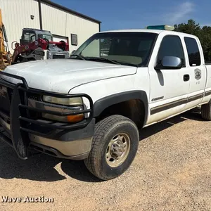 2002 Chevrolet Silverado 2500HD Ext. Cab pickup truck