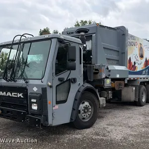 2017 Mack LR633 refuse truck