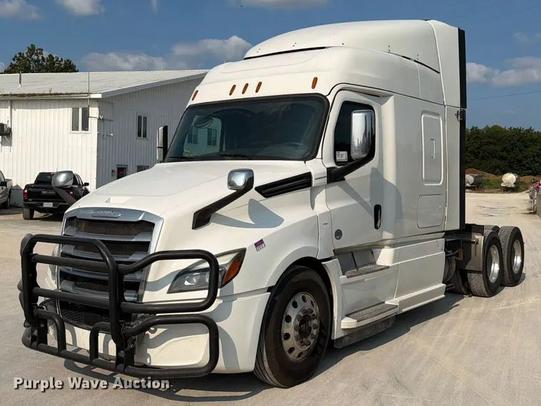 2019 Freightliner Cascadia semi truck