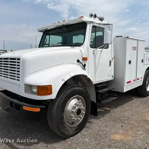 2001 International 4900 utility / service truck
