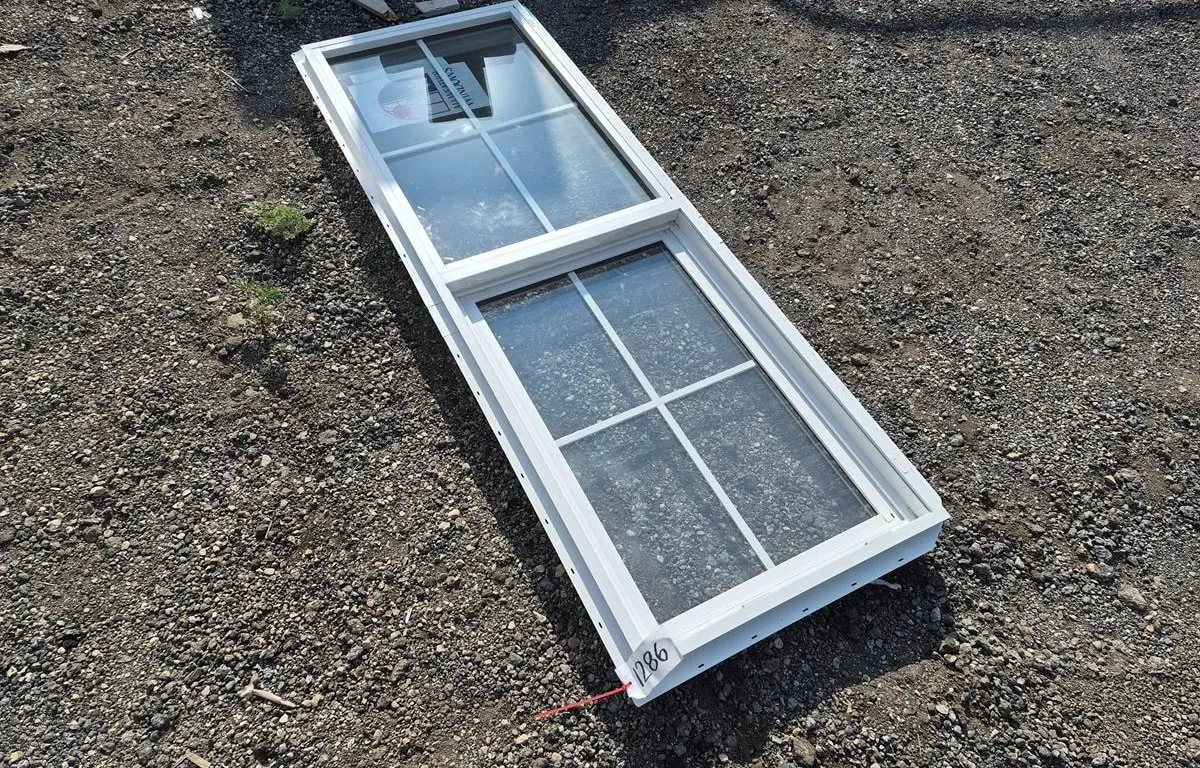 Colonial Style Approx. 2' x 6' Vertical Window
UNRESERVED