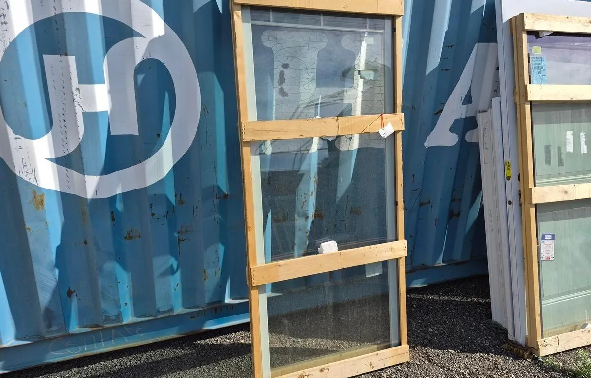 Approx. 31" x 72" Window
UNRESERVED