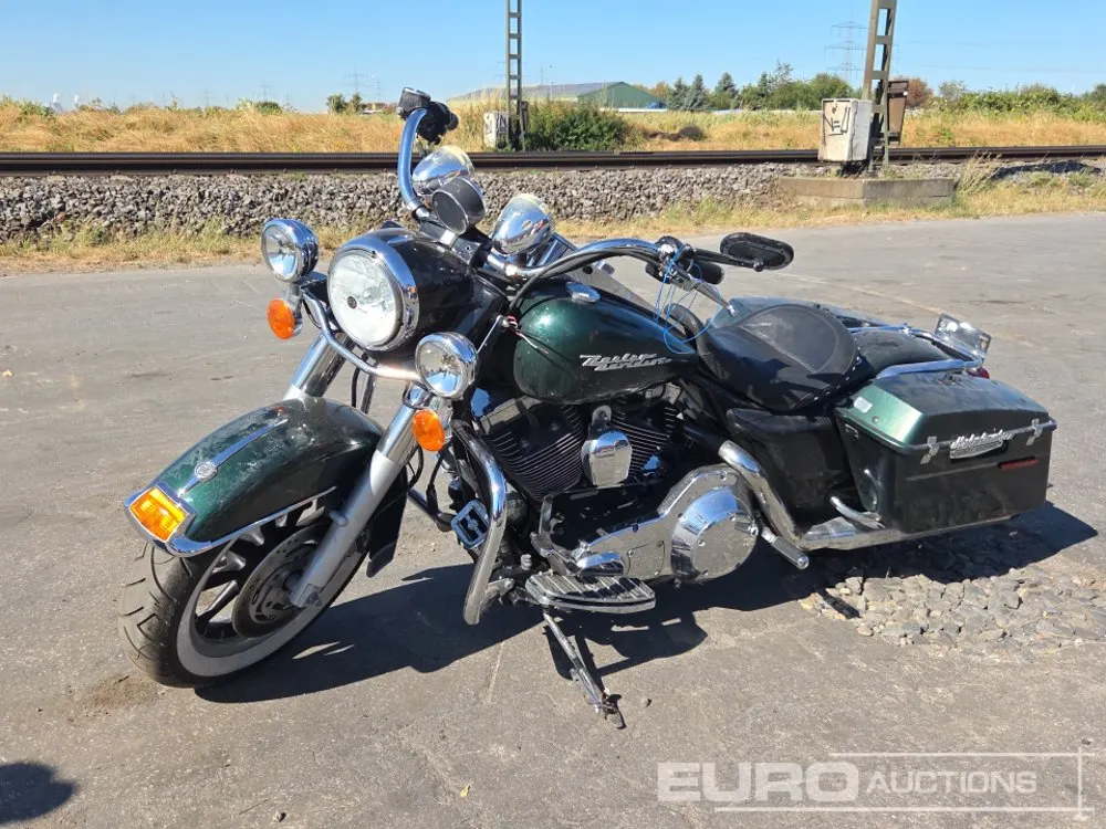 2005 Harley Davidson FLHP Motor Cycle, Side Pockets (Certificate of Title Available)