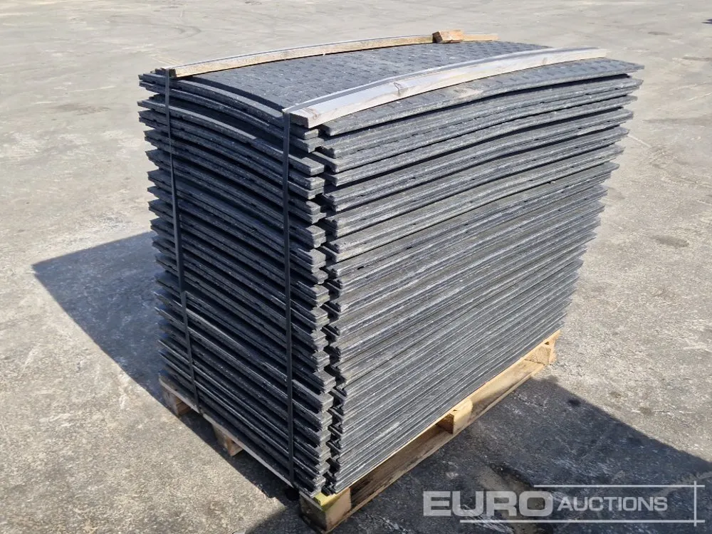 Unused Pallet of Plastic Connectable Road Plates, 1200x800x30mm, 23kg per Plate (35 of)
