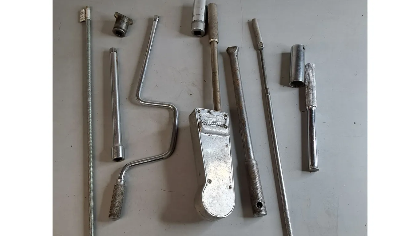 Speed Handle Crank, Ratchet Breaker, Sockets, Misc.