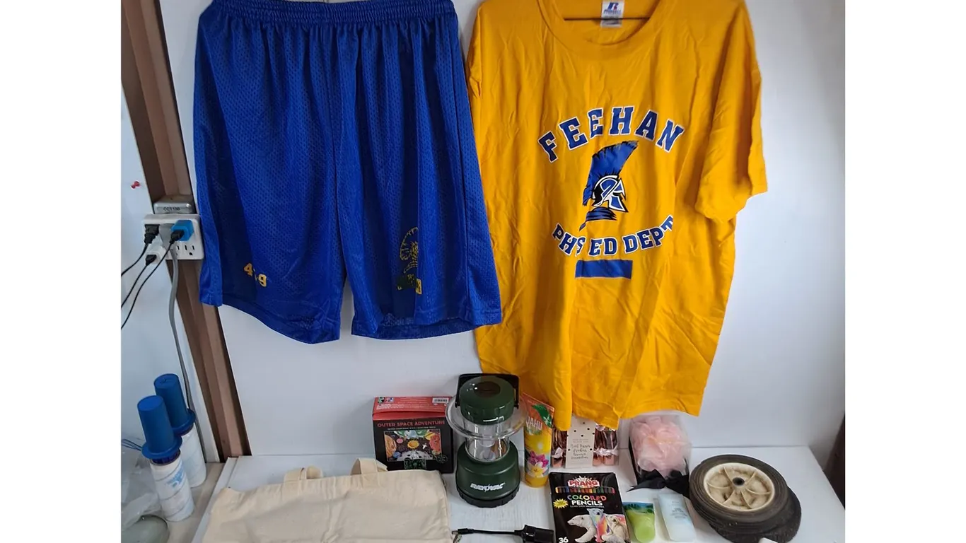 Rayovac Lantern, Pencil Crayons, Lotions, Bath Supplies, Cables, Jigsaw Puzzle, XL T-Shirt & Shorts