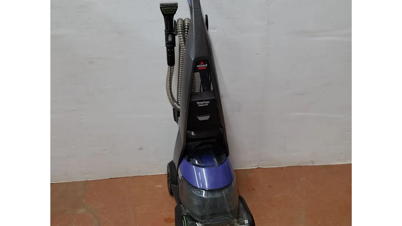 *BISSELL DeepClean Deluxe/Premier Pet Upright Carpet Cleaner 19"x13"x45" (powers on, as is, can't sh