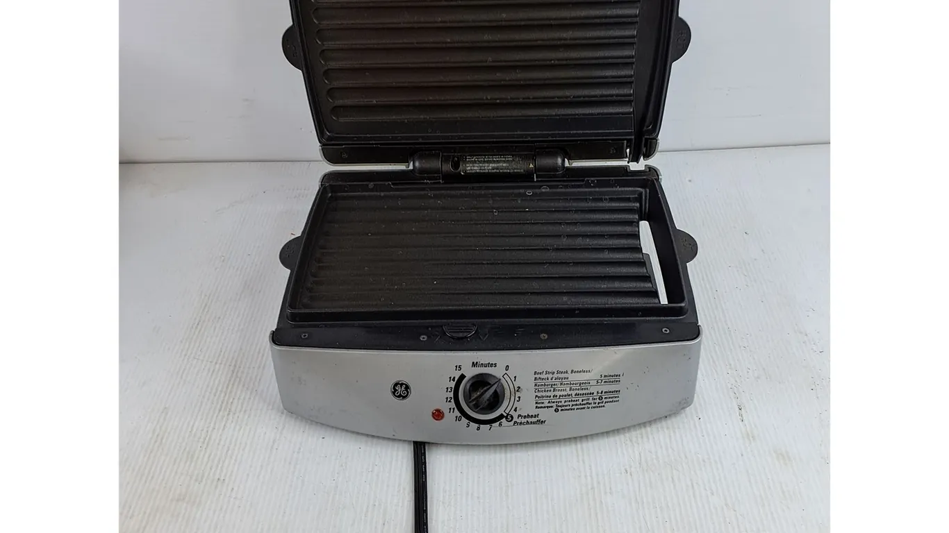 General Electric Grill - Powers On, As Is