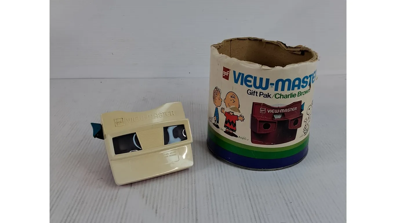 Vintage Red GAF View-Master 3D Stereoscopic Viewer