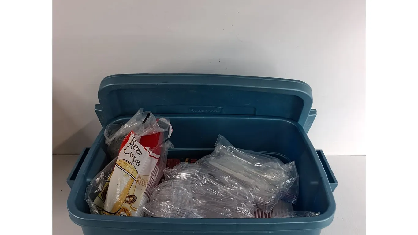 Tote 21"x15.5"x8.5 " (100) Plastic Cutlery Pieces, (100) Plastic Beer Cups, Pickup Only