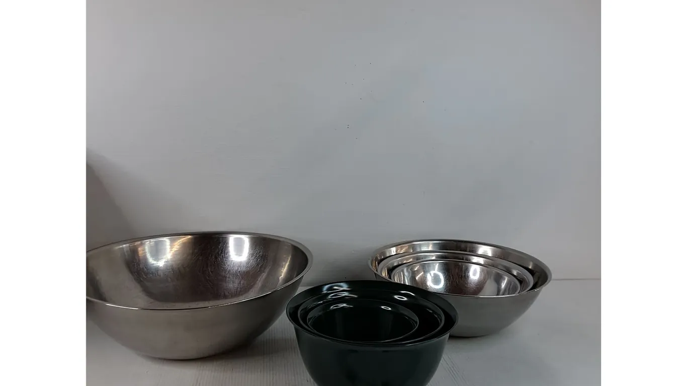 Various Stainles Steel & Plastic Mixing Bowls