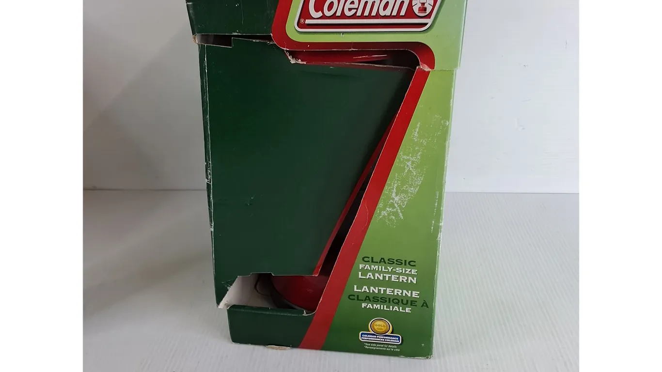 Coleman Family Size 15" Lantern Consigner States Works Well