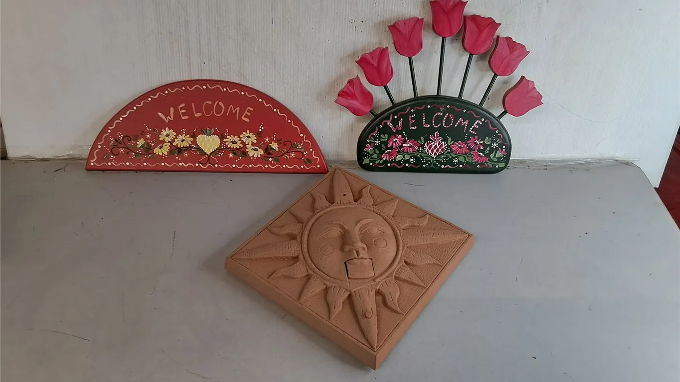 Wall Welcome Signs & Singing Sun Up to 16.75"