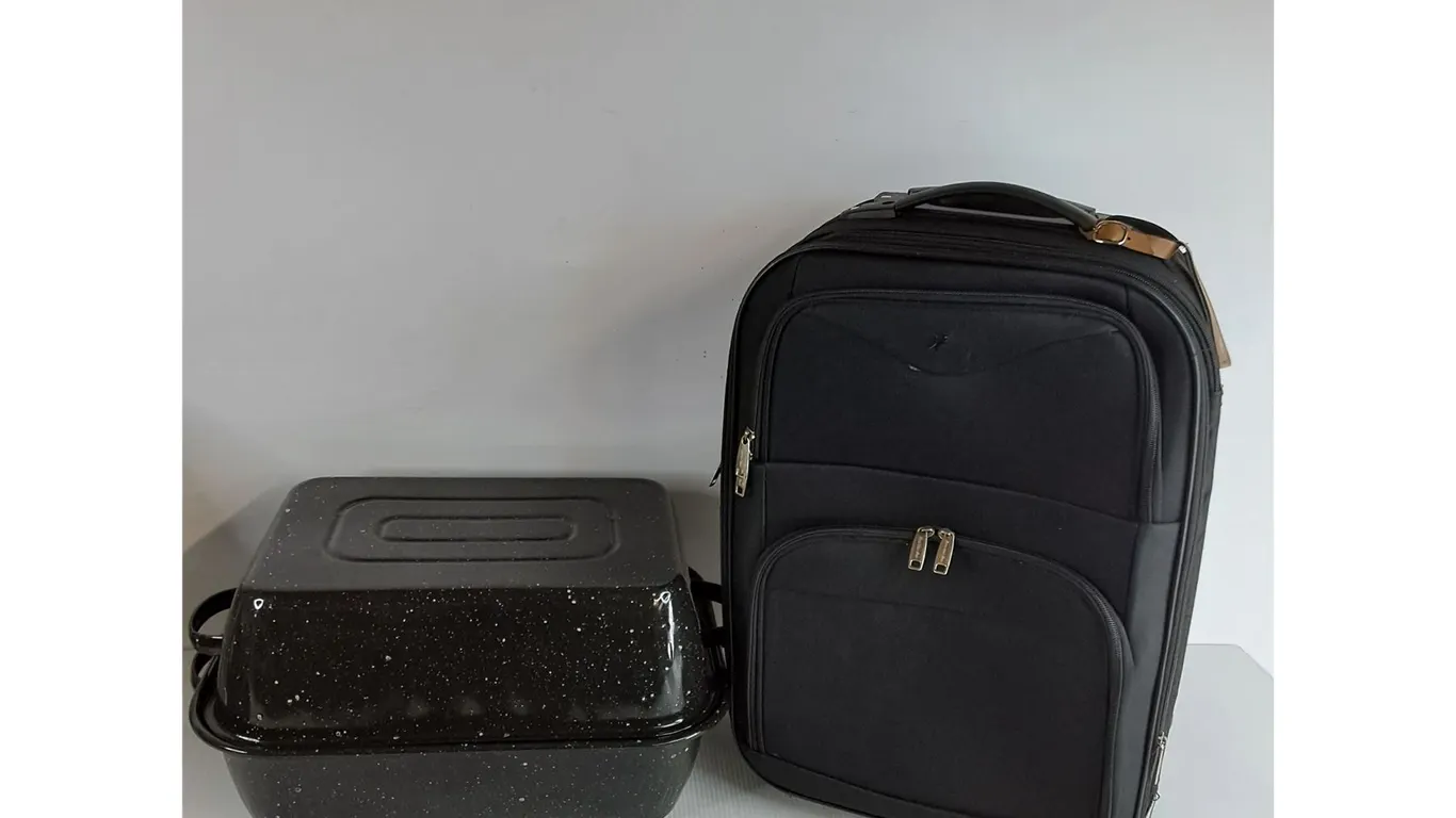 Roasting Pot 17.5"x13"x10", Suitcase 20.5"x15"x7 "