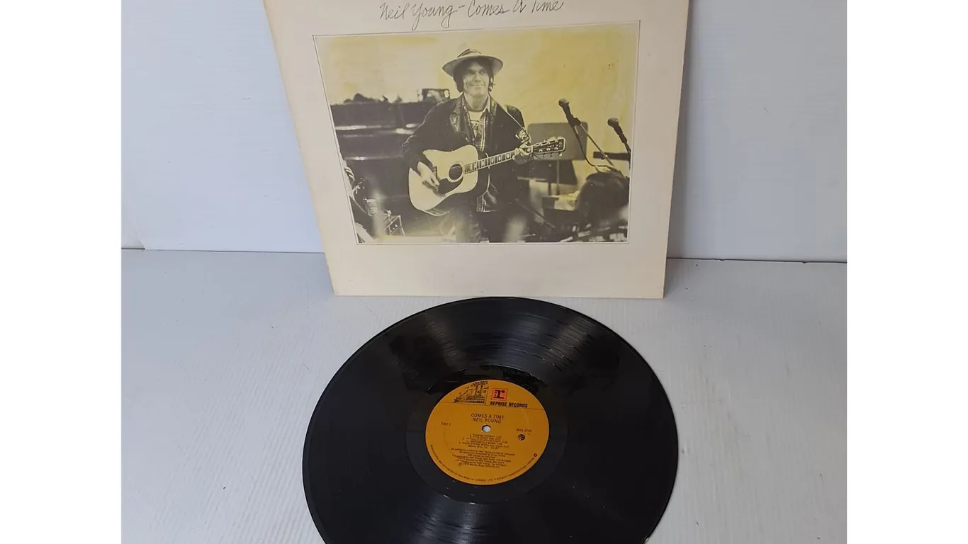 Neil Young Record- Comes A Time