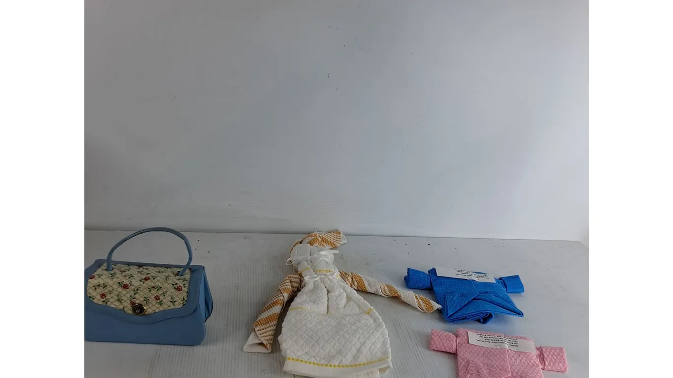 Various Dishcloths, Purse