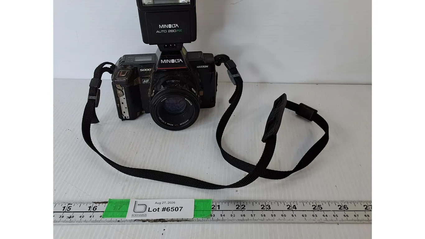 Minolta Maxxum 5000 Camera & Flash- As Is