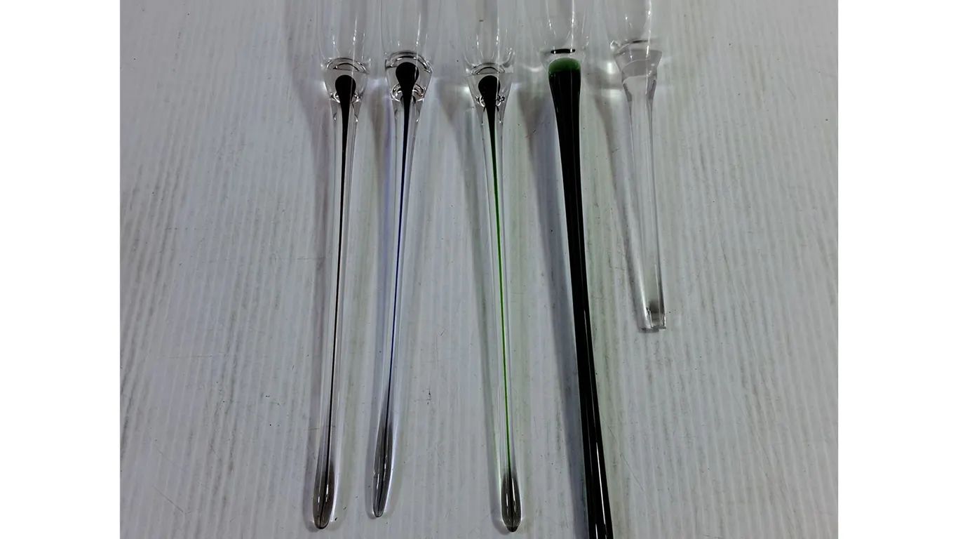(5) Glass Champagne Yard Stakes