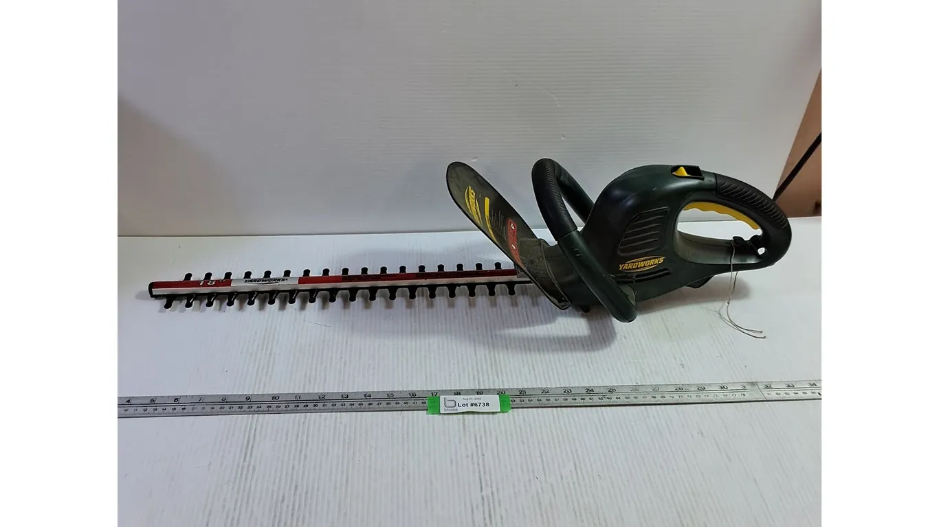Yardworks Hedge Trimmer - 18" Blade - Tested & Working, Pickup Only