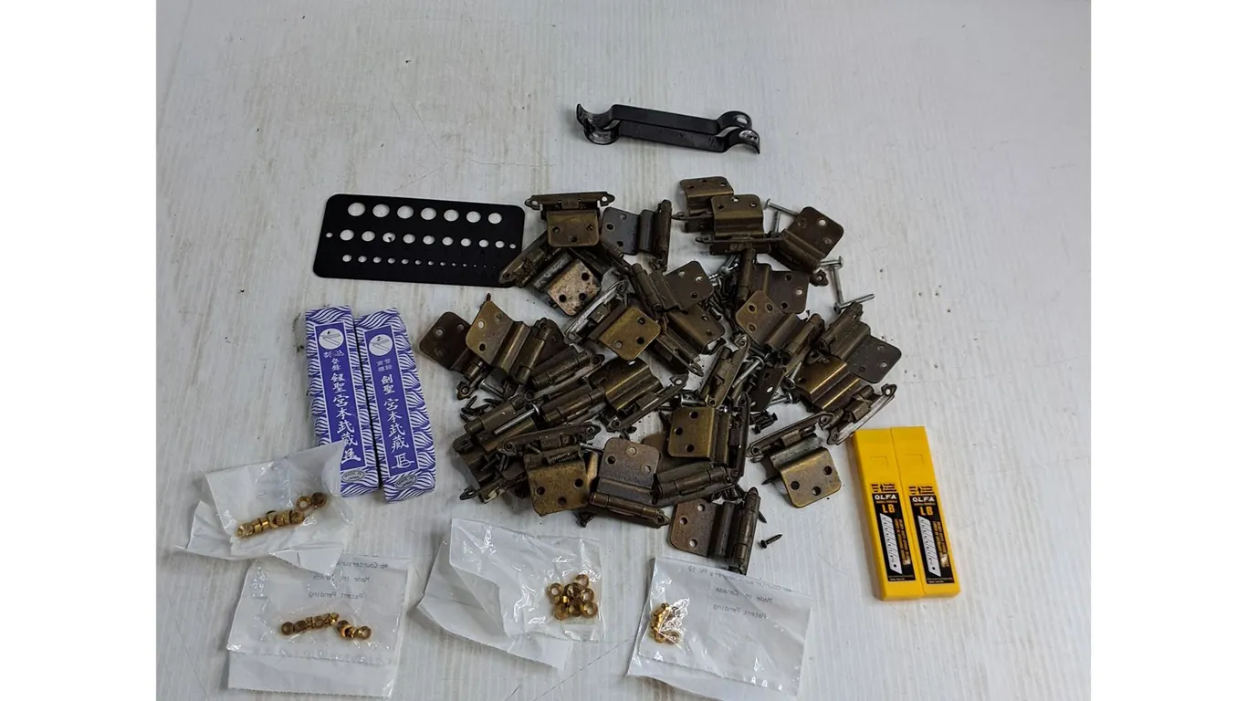Bulk Hinges, Washers, Brackets, Straight Razors, Razor Blades, Hole Sizer