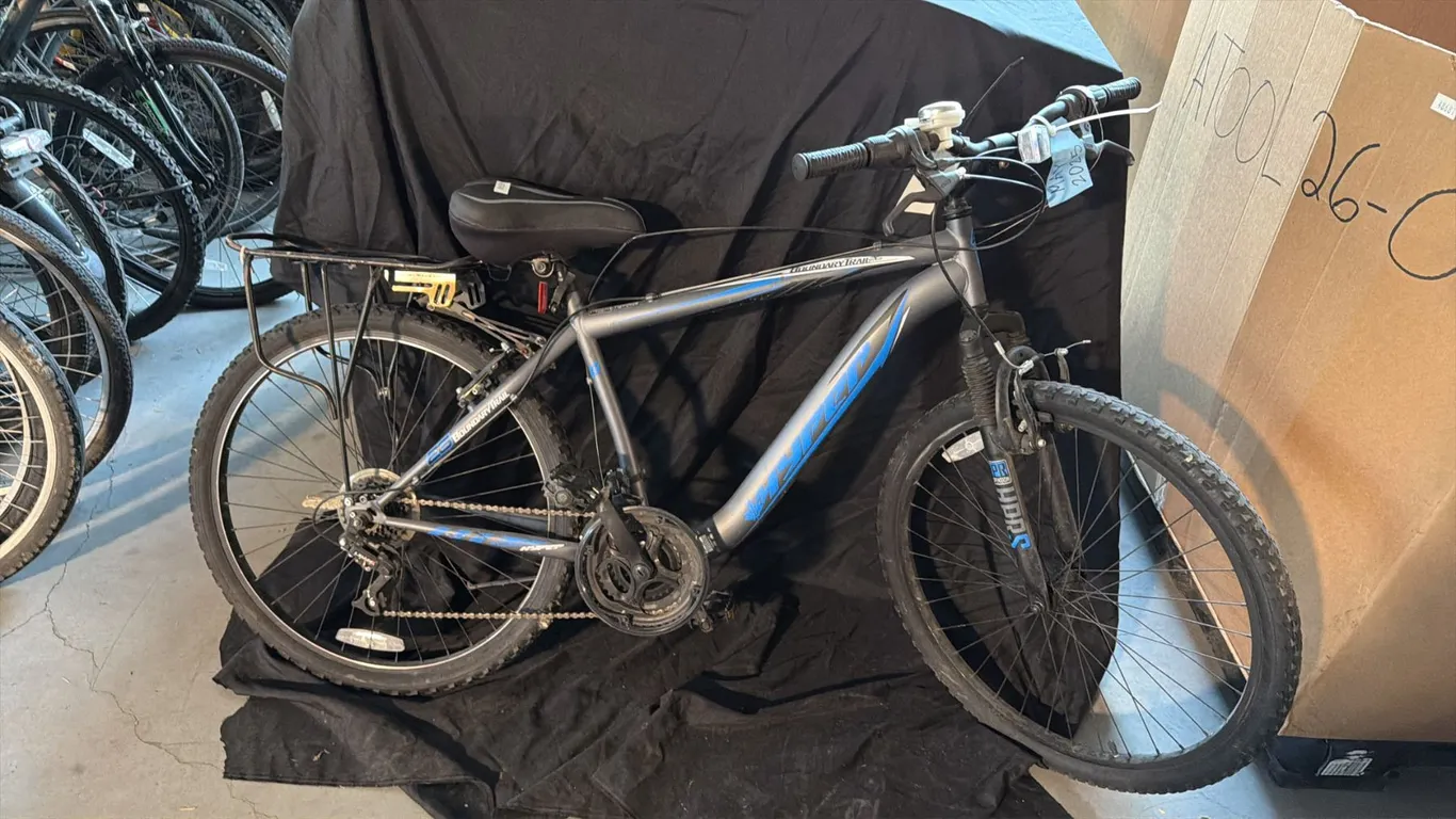 HYPER BOUNDARY TRAIL 18 SPEED GRAY MOUNTAIN BICYCLE