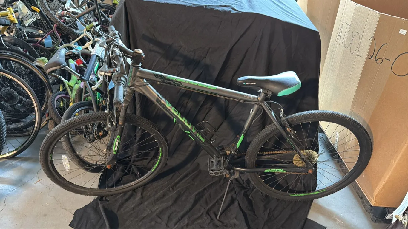 DIADORA 650B 18 SPEED DARK GRAY MOUNTAIN BICYCLE