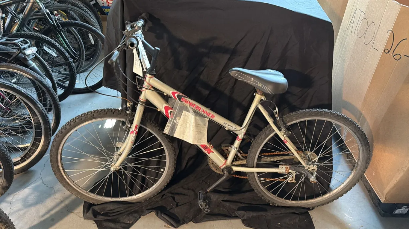 RIDGERUNNER SPORTEK 18 SPEED SILVER MOUNTAIN BIKE