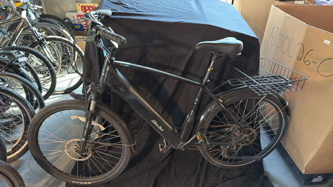 DEL SOL LXI VO 8 SPEED BLACK ELECTRIC BICYCLE WITH LUGGAGE RACK