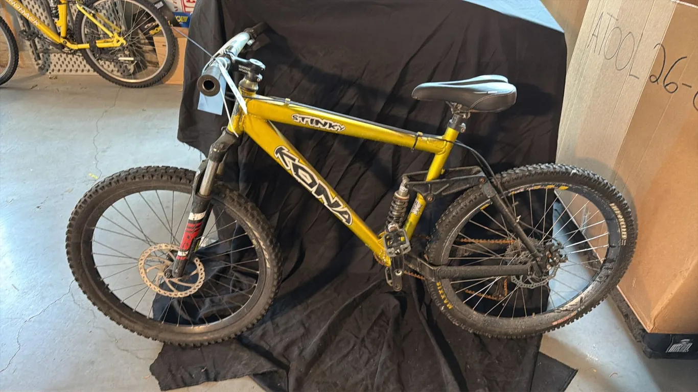 KONA STINKY 8 SPEED YELLOW MOUNTAIN BIKE