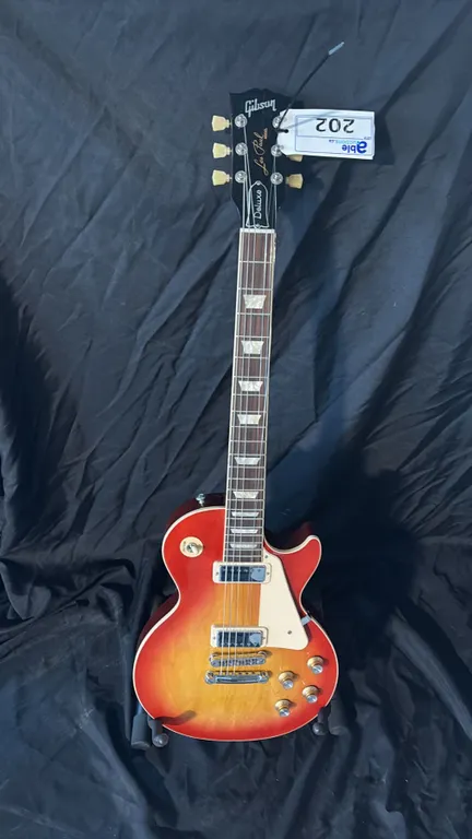 GIBSON LES PAUL DELUX CHERRY SUNBURST, VINTAGE KEYSTONE TURNERS, INDIAN ROSEWOOD FINGERBOARD, CREAM