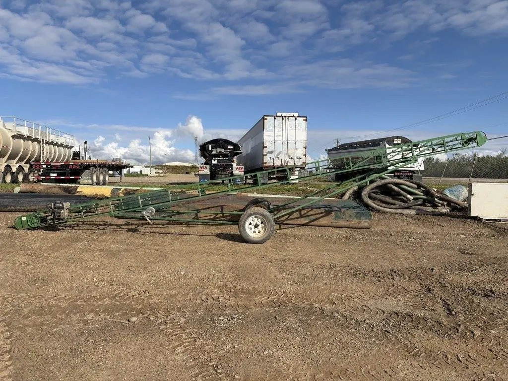 John Deere Green Square Bale Elevator - 30 Ft