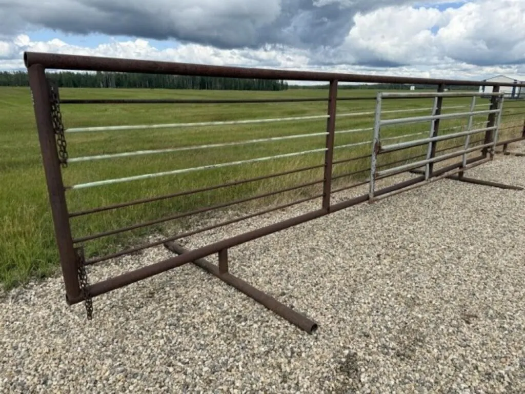 24' Self Standing Corral Panel c/w 14' Gate