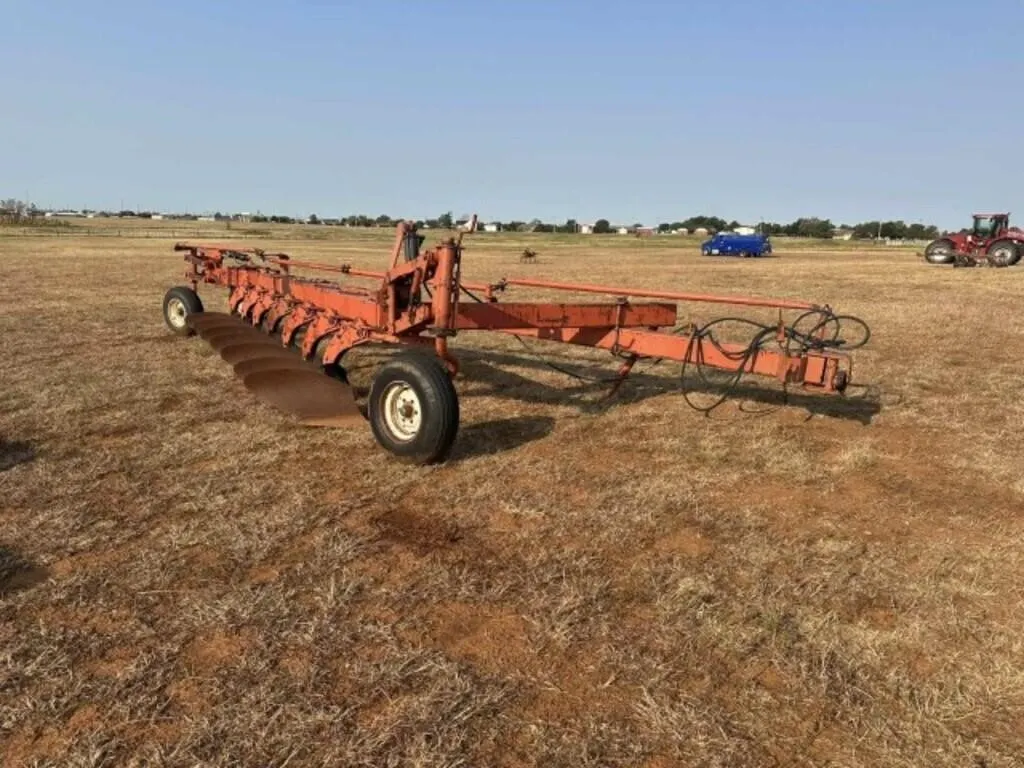Case Model 400 7-Bottom Plow