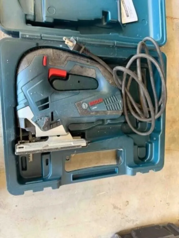 Bosch JS365 Jigsaw- powers on
