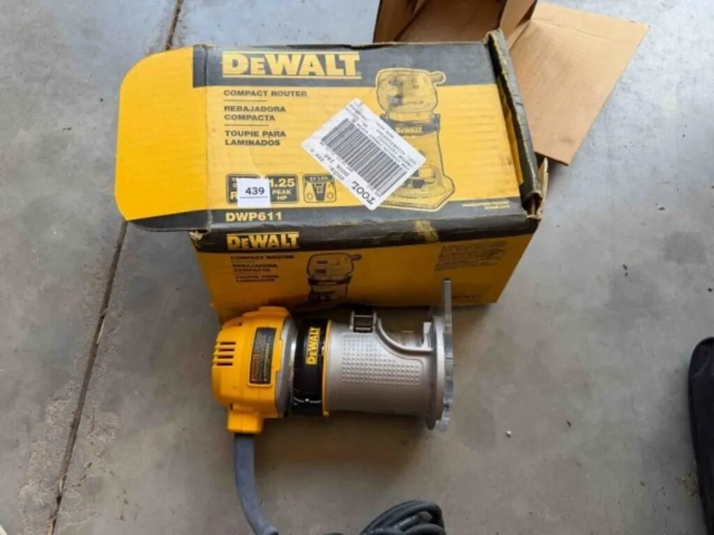DeWalt Compact Router- Powers on