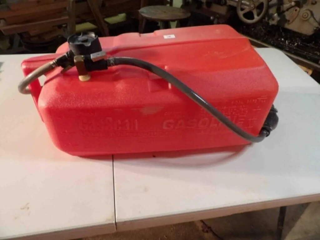 6 Gallon Portable Gas Tank - Plastic