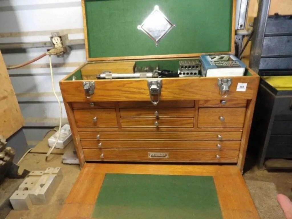 Gerstner Wood Tool Box, Contents