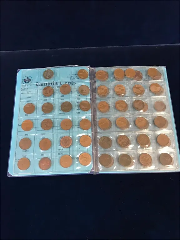 Book of Canadian Pennies. Approximately 90