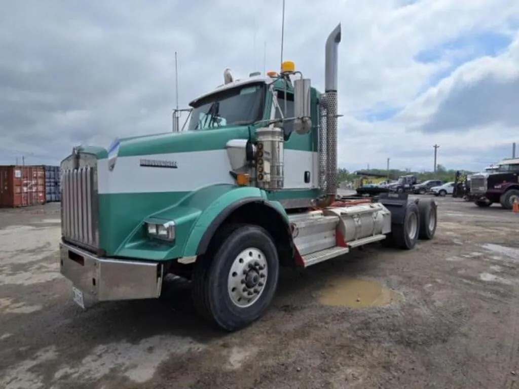 2009 Kenworth T800 Hiway Tractor - Day Cab - Heavy