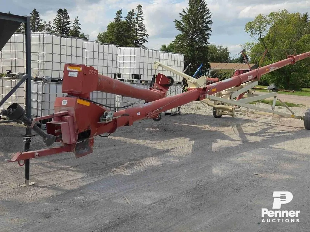 Farm King 1060 Side Swing Grain Auger