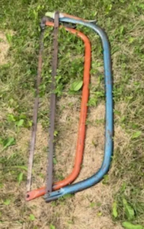 2 Hand saw's