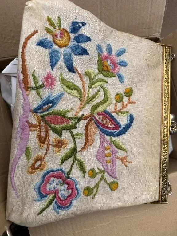 Vintage floral embroidered clutch purse