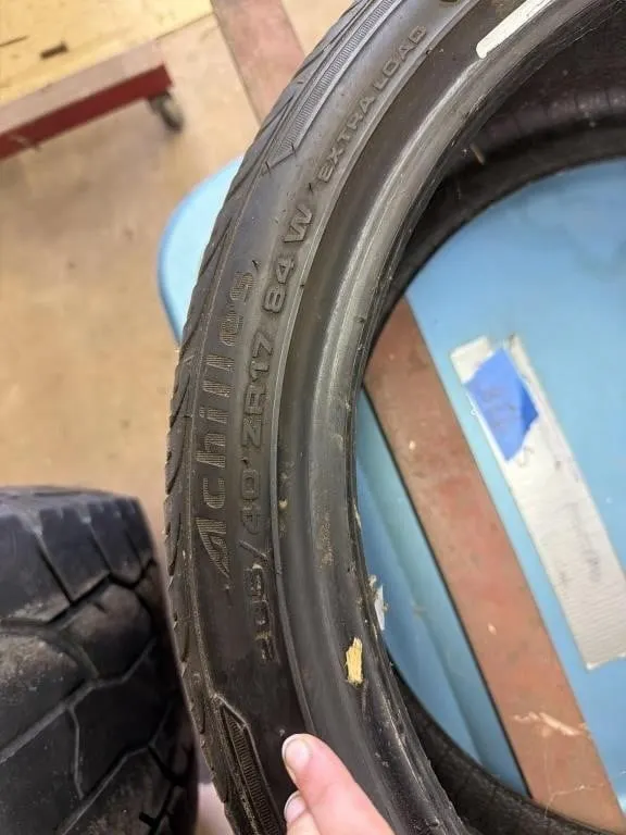 205 / 40 zr17 84 w tire