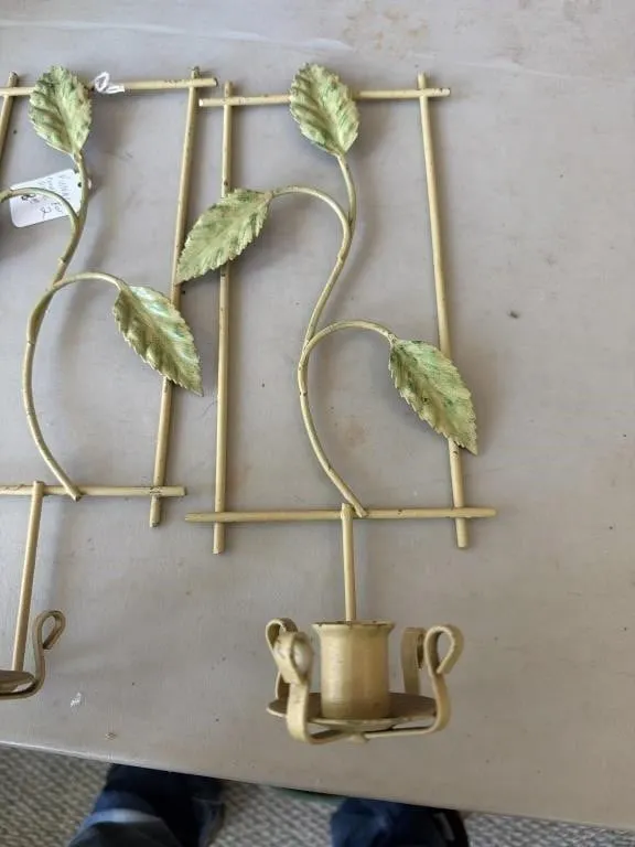 Two candle hold