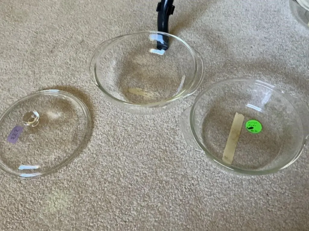 2 Vintage Pyrex Bowls with 1 lid