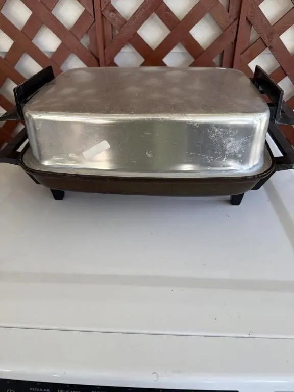 Electric skillet