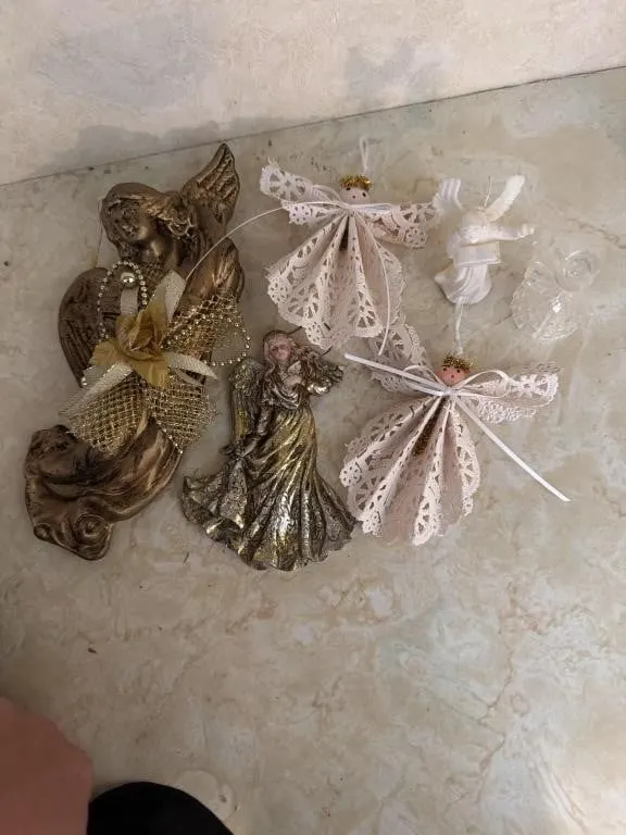 Hanging angels