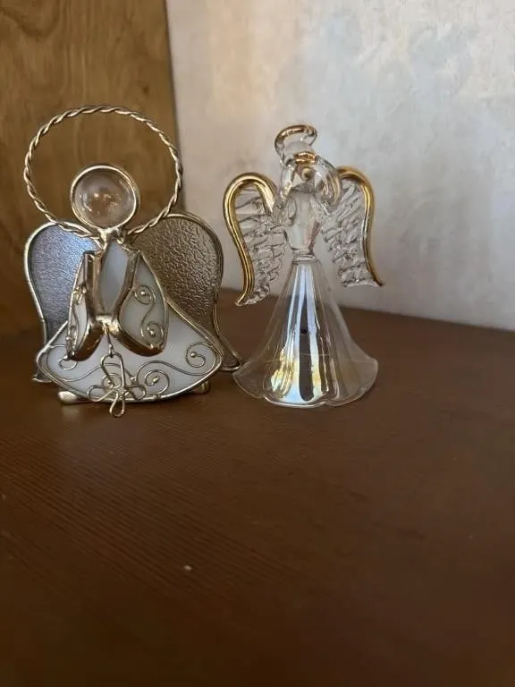 2 small angels