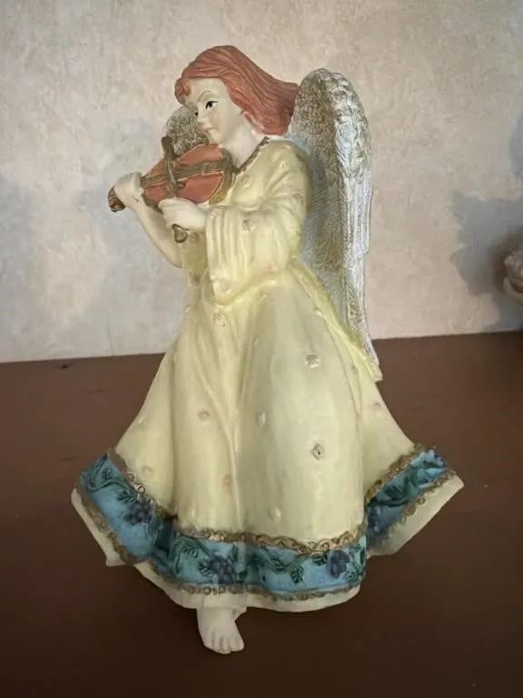 Angel playing a fiddle